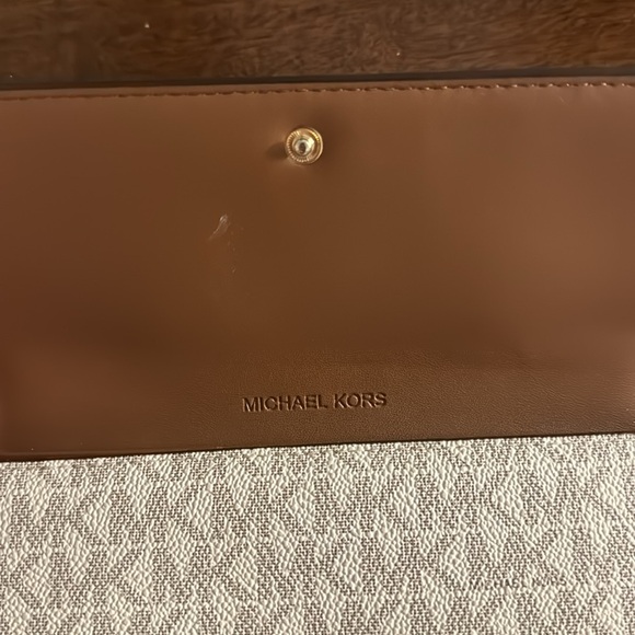 White trifold wallet - Picture 4 of 4